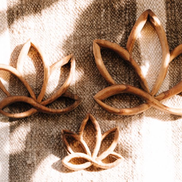 woodcarving lotus geolied sfeer