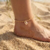 enkelbandje schelp charm beige enkelbandje schelp charm beige