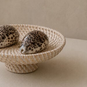 schaaltje rotan voet laag 17 cm whitewash detail